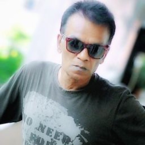 LIVING ON THE EDGE DEGLAMOURIZING BOLLYWOOD